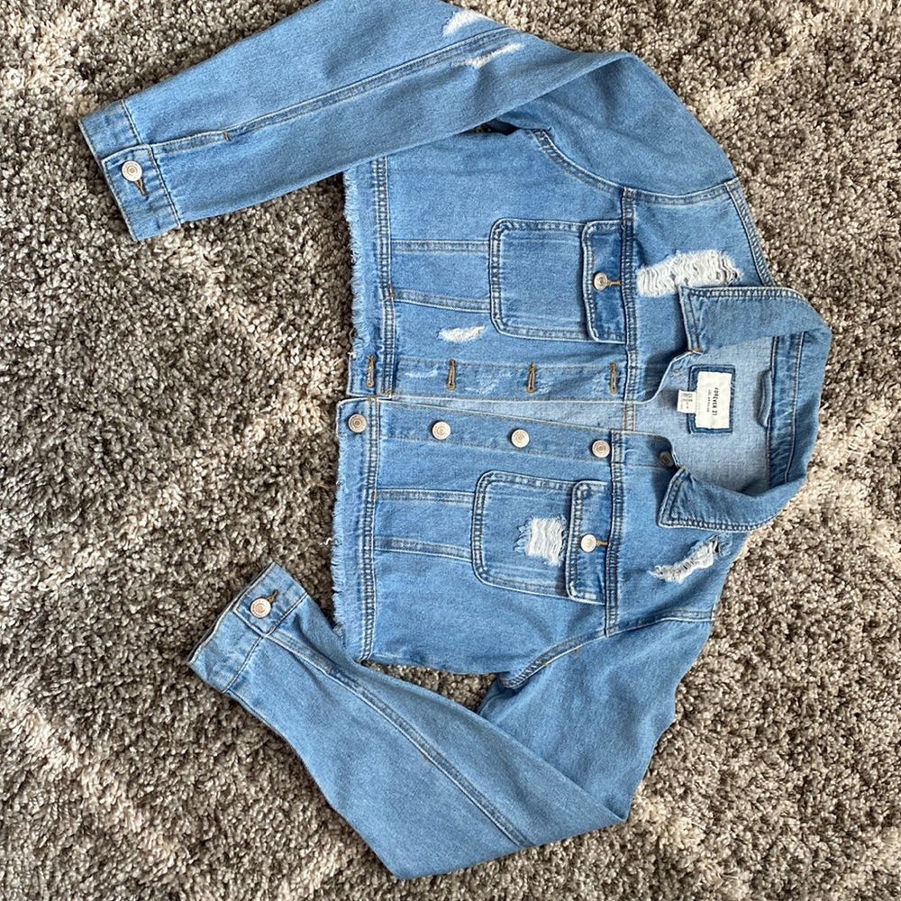 Distressed Cropped Denim Jacket 💙